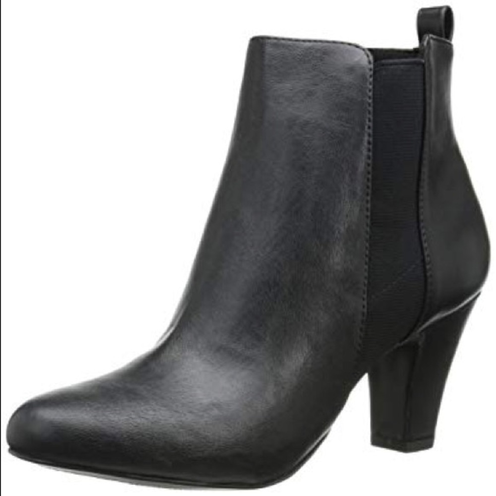 NIB BCBG BOOTIES